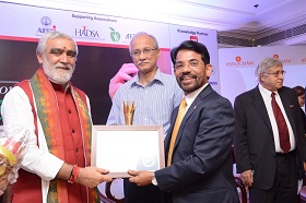Mr. VG Nair, CEO, Sami Labs Ltd receives the award for the Best Herbal Research Company from Shri Ashwini Kumar Choubey, Hon’ble Minister for Health & Family Welfare, Govt. of India at the Assocham National Symposium on Nutraceuticals, Functional Food and Dietary Supplements in Delhi on 25th July 2018.