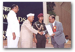 Certificate of Honour for Export Achievement from Spices Board, Govt. of India, Ministry of Commerce. <br>Dr. Majeed receives the award from President of India