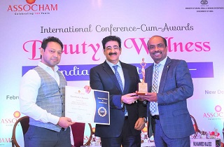 Mr. Rajesh Kumar, Managing Director, Sami Direct, receiving the ‘Best Personal Care Product of the Year 2020’ for premium beauty product - Johara® Turmeric Bath Soap from Mr. Sandeep Marwah, Chancellor, AAFT University of Media & Art and Dr. Neh Srivastava, Under Secretary, Ministry of Home Affairs, Govt. of India.